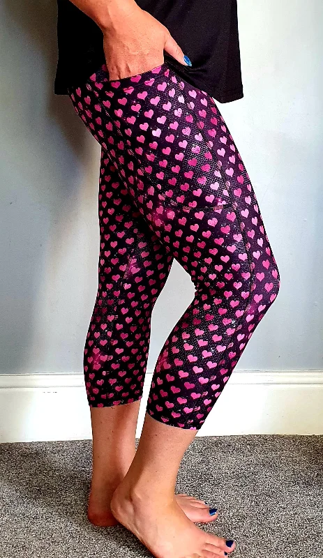 SCULPT Yoga Capri Leggings – Loveheart Glitter