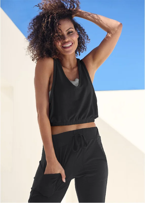 Comfort kit V-neck crop top - Black